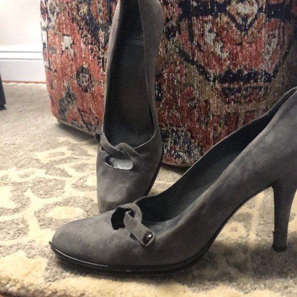 Stuart Weitzman Gray Leather Heels 7.5 - GUC/Used - Picture 9 of 12